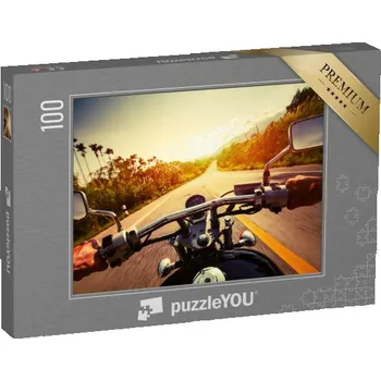 Puzzle puzzle 100 dílků „Motocyklista na prázdné asfaltové silnici“