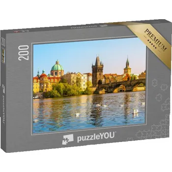 Puzzle puzzle 200 dílků „Labutě na Karlově mostě přes Vltavu, Praha, Česká republika“