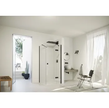 Hüppe Solva s nástěnnou lištou křídlové dveře s pevným segmentem a boční stěnou na míru