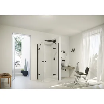 Hüppe Solva s nástěnnou lištou křídlové dveře s pevným segmentem rohový vstup na míru