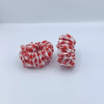 Bavlněná Scrunchie gumička červená kostka L