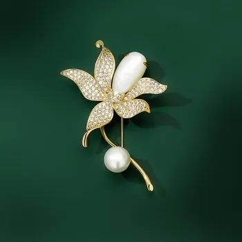 Brož Éternelle Brož s perlou a zirkony Liliana - květina B7179-20221279 Zlatá