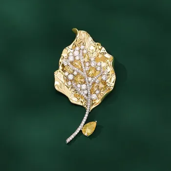 Brož Éternelle Elegantní brož ve tvaru zlatého listu Isadora B7378-XZ0111BH Zlatá
