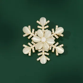 Brož Éternelle Brož se zirkony a opály Sněhová vločka B2383-XH00068 zlatá