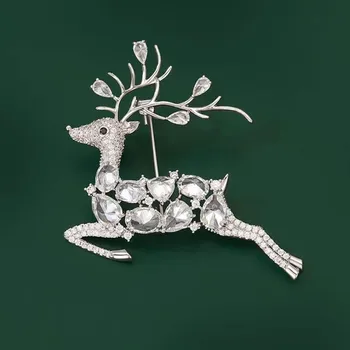 Brož Éternelle Luxusní brož ve tvaru soba s krystaly B2437-XR12186A Stříbrná