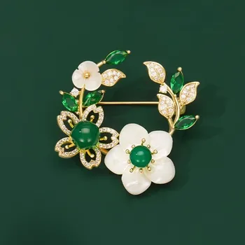 Brož Éternelle Brož s perleťovými květy a zirkony B7342-XR08933F Zlatá