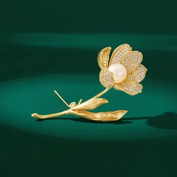 Brož Éternelle Luxusní brož s perlou a zirkony Elvina - květina B7335-XH2351 Zlatá