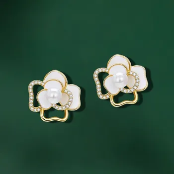 Náušnice Éternelle Náušnice s perlou a zirkony Kamélie - květina E1423-32412 Zlatá
