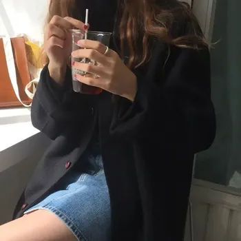 Dámský kabát Dámský kabát z umělé vlny – midi délka, moderní vrstvený styl Barva: Černá, Velikost: L