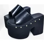 sandály na klínku ve vintage stylu s kovovými cvočky Barva: Černá, Velikost: 38