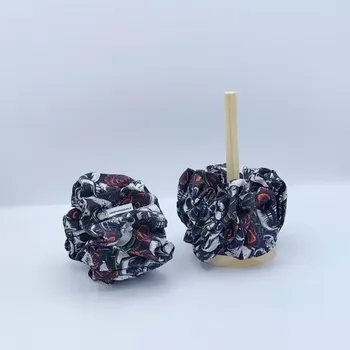 Bavlněná Scrunchie gumička lebky a růže XXL I.