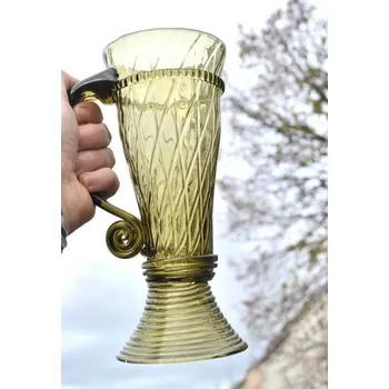 Sklenice PŮLLITR ze zeleného skla, opticky dekorovaný