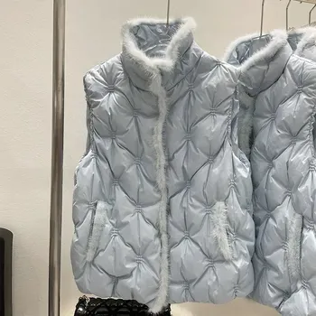 Dámská vesta Dámská zimní péřová vesta s kožešinou a výšivkou Barva: Modrá, Velikost: S