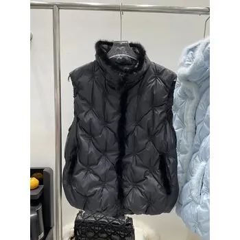 Dámská vesta Dámská zimní péřová vesta s kožešinou a výšivkou Barva: Černá, Velikost: M