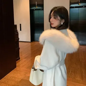 Dámský kabát Dámský kabát z pravé liščí kožešiny s páskem Barva: Béžová, Velikost: S