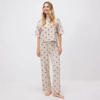 Dámské tričko Reserved - Dvoudílná pyžamová souprava se srdíčky - béžová - 976EX-08X - 976EX-08X-L