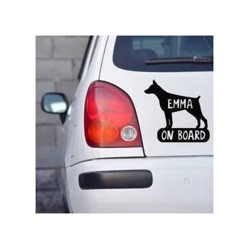 Samolepicí dekorace na vozidlo Samolepka na auto se jménem psa Doberman On Board Psiakrew 15 cm