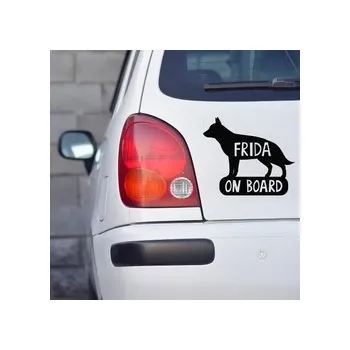 Samolepicí dekorace na vozidlo Samolepka na auto se jménem psa Německý ovčák On Board Psiakrew 15 cm