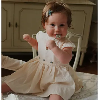 Kojenecká souprava KONGES SLOJD Slavnostní set pro miminko Aaliyah - EGGNOG Velikost: 9m