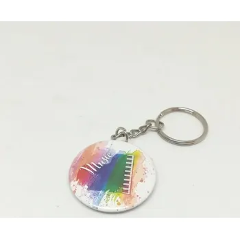 Přívěsek na klíče s řetízkem - barevný klavír