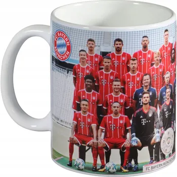 Originální hrnek FC Bayern Mnichov s vyobrazením týmu 2017/2018