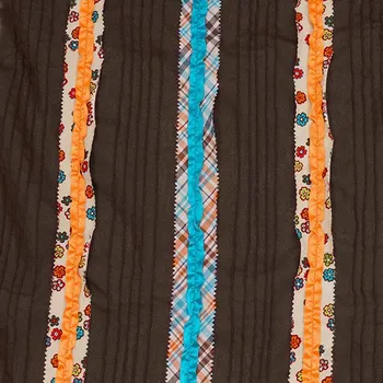 Šatovka hnědá, ozdobné našité stuhy, š.130