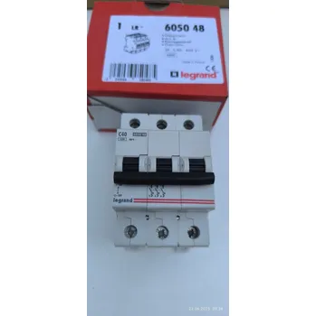 vypínač Jistič Legrand 3P 400V IP20 40A Charakteristika C40