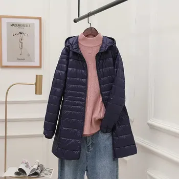 Dámská parka Dámská lehká zimní bunda s kapucí a péřovou výplní Barva: Tmavě Modrá, Velikost: L