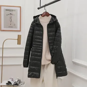 Dámská parka Dámská lehká zimní bunda s kapucí a péřovou výplní Barva: Černá, Velikost: 3XL