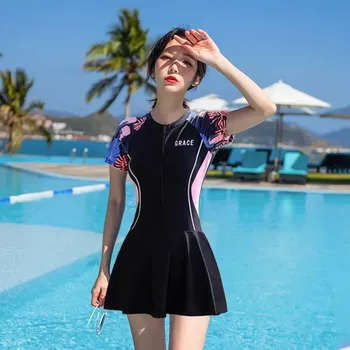 Dámské plavky sportovní plavky ve dvoudílném střihu s ochranou proti slunci Barva: Černá, Velikost: M