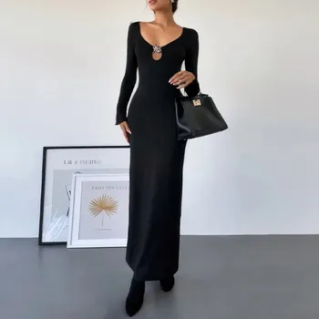 Dámské šaty Dlouhé večerní šaty s výstřihem a rozparkem Barva: Černá, Velikost: M