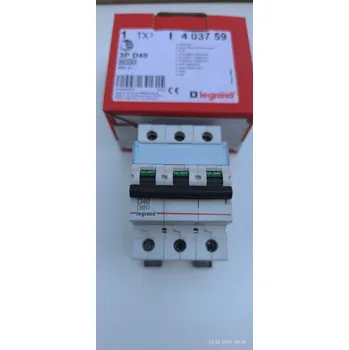 vypínač LEGRAND JISTIČ D 40A 3 PÓLY S303 403759