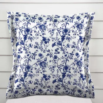 Povlak na polštářek Bavlněný povlak na polštář s lemem Sandra SA-639 Modré květiny na bílém 50 x 60 cm