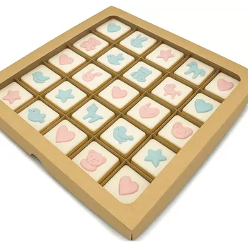 Krabička na výslužku Dárková krabička s průhledným okénkem a mřížkou přírodní 28x28 x2 cm