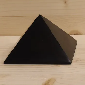 Drahý kámen Šungit pyramida 8 cm