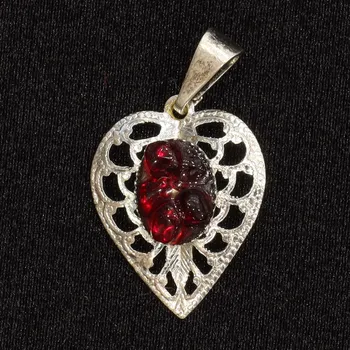 Přívěsek Přívěšek srdíčko gravírované s českými granát BL22