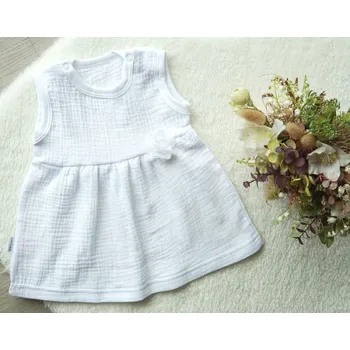 Dívčí šaty AMÁLKA Mušelínové bílé šaty bez rukávů, bílý tylový květ Velikost: 56-62