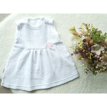 Dívčí šaty AMÁLKA Mušelínové bílé šaty bez rukávů, růžová květinka Velikost: 68-74