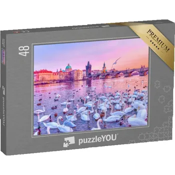 Puzzle puzzle 48 dílků „Labutě na Vltavě, západ slunce v Praze, Česká republika“