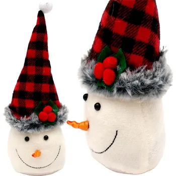 Vánoční dekorace Dekorativní sněhulák s čepicí v červeno-černé kostce