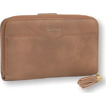 Peněženka Hnědá peněženka s praktickou přezkou nabízí jistotu i eleganci. Peněženka, která se hodí na každý den.