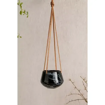 Stojan na květiny Present Time Skittle – závěsný keramický květináč, černý s mramorovým vzorem, Ø 12 cm