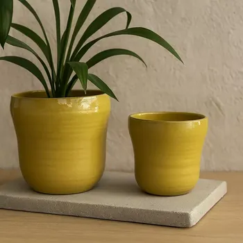 Stojan na květiny Hübsch Interior Care – keramická sada květináčů, žlutá, 2 ks