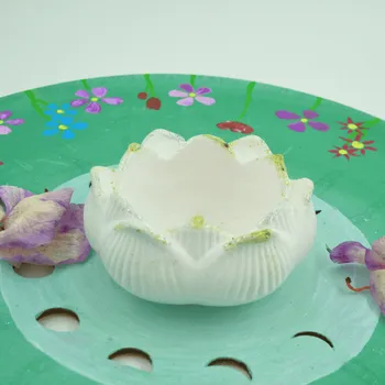 Svícen Svícen ve tvaru lotosu - s olivínem pro štěstí a harmonii