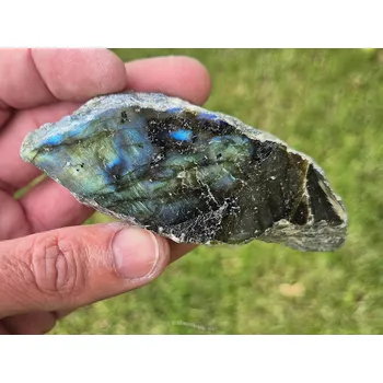 Přírodní kámen Labradorit polobrus Madagaskar 108g