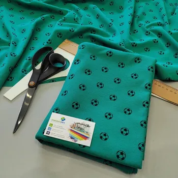 Moraviatex Balíček 1 metr - Finerib Ba/lycra zelená tráva 1218 potisk Míč černý (0,38kg)