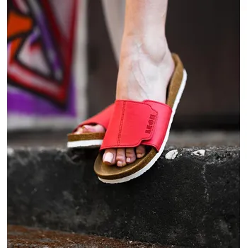 Dámská zdravotní obuv Leon 4022 Dámské korkové pantofle s přezkou přes nárt - Červená Velikost: 35