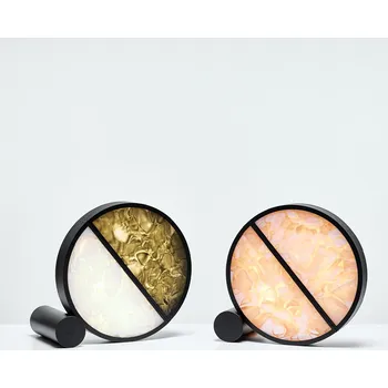 Lampička Brokis Zajímavá stolní lampička z barevného žíhaného skla Geometric Table Barva skla: Světle růžové sklo matné BROKISGLASS, Barva spodního skla: Opálové sklo matné BROKISGLASS PC01270_038