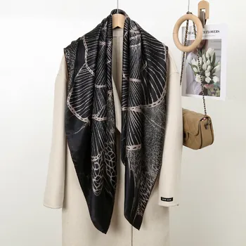 Šátek Hedvábný šátek Velký květ 110x110 cm v dárkovém balení, HEDVÁBNÝ SVĚT