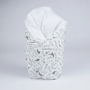 Zavinovačka Tulimese Péřová zavinovačka jemné růžičky bílá VELIKOST ZAVINOVAČKY: VELIKOST 80X80 CM, VARIANTY PROVEDENÍ: ZAPÍNÁNÍ NA KNOFLÍKY